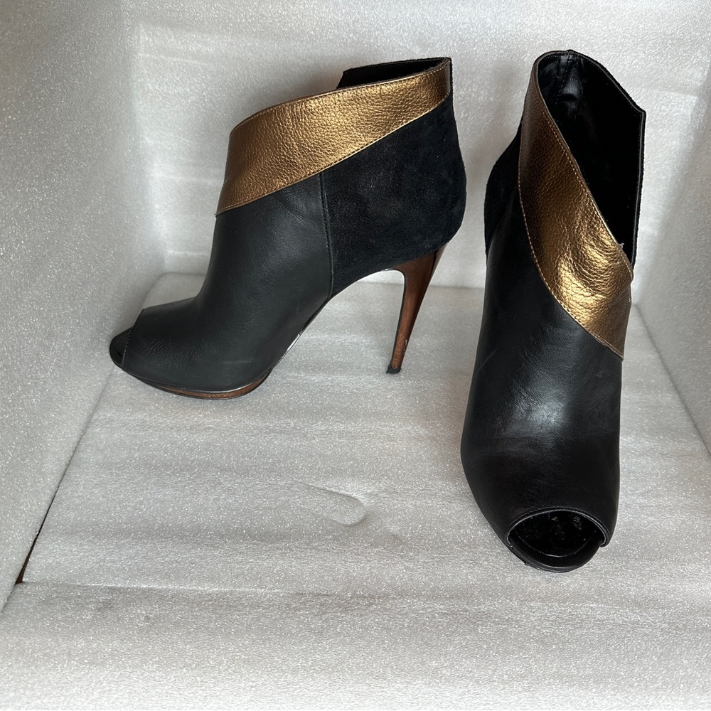 BCBC Black and Bronze Heeled Boots